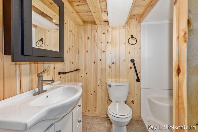 5508 E Butler Road, Dowling, MI 49050