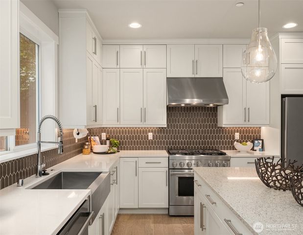 7238 NE 129th Street, Kirkland, WA 98034