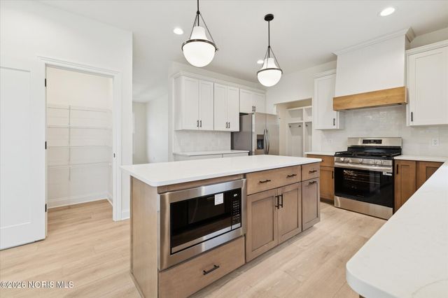 8801 Harlow Court, Sylvania, OH 43560