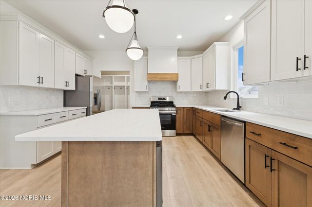 8801 Harlow Court, Sylvania, OH 43560