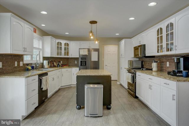 108 N BLACKBERRY LN, Fayetteville, PA 17222