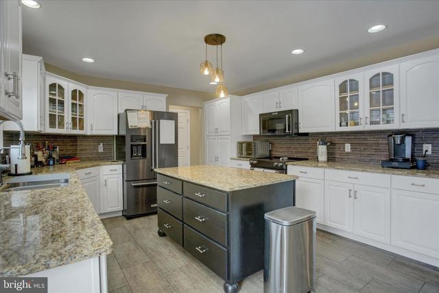 108 N BLACKBERRY LN, Fayetteville, PA 17222