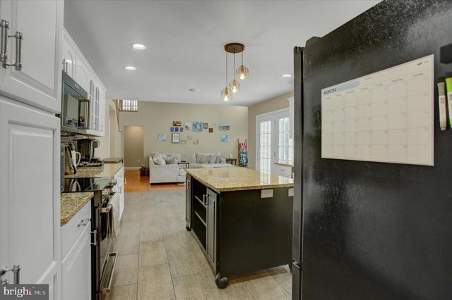 108 N BLACKBERRY LN, Fayetteville, PA 17222