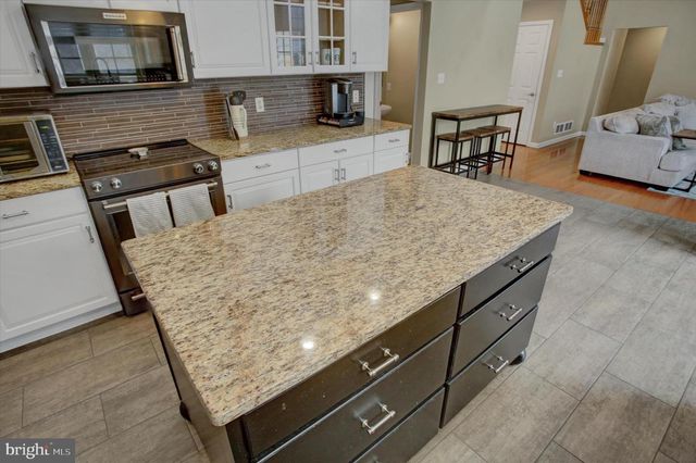 108 N BLACKBERRY LN, Fayetteville, PA 17222