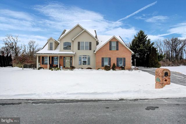 108 N BLACKBERRY LN, Fayetteville, PA 17222