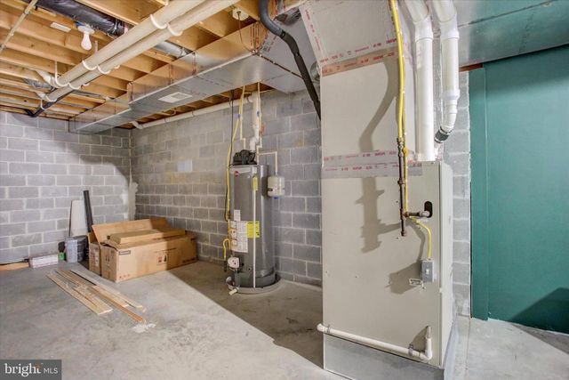 108 N BLACKBERRY LN, Fayetteville, PA 17222