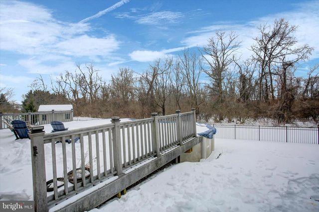 108 N BLACKBERRY LN, Fayetteville, PA 17222