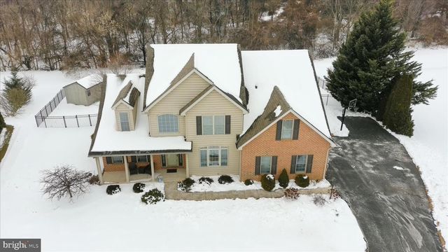 108 N BLACKBERRY LN, Fayetteville, PA 17222