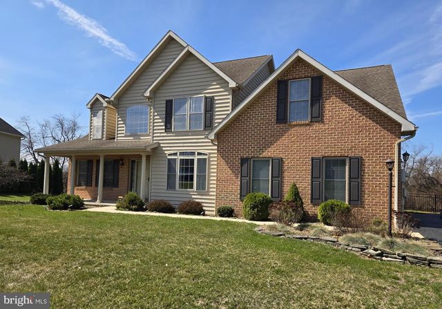 108 N BLACKBERRY LN, Fayetteville, PA 17222