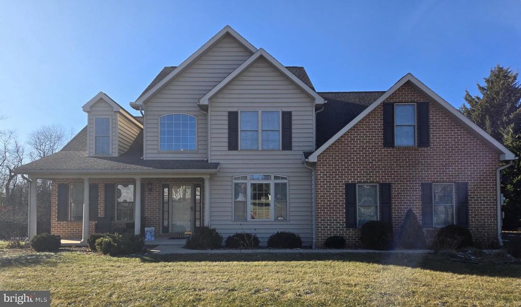 108 N BLACKBERRY LN, Fayetteville, PA 17222