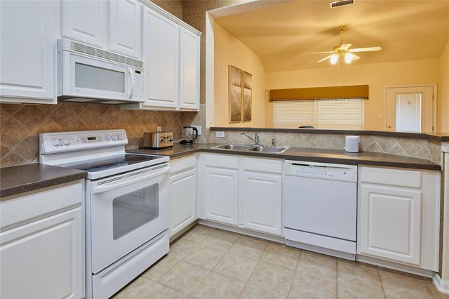 22 W Greenhill Terrace Place, The Woodlands, TX 77382