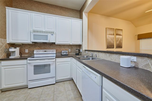 22 W Greenhill Terrace Place, The Woodlands, TX 77382