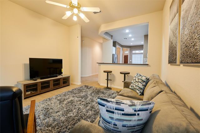 22 W Greenhill Terrace Place, The Woodlands, TX 77382