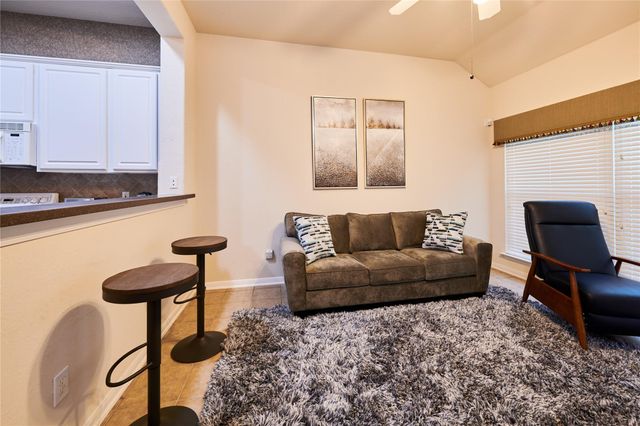 22 W Greenhill Terrace Place, The Woodlands, TX 77382