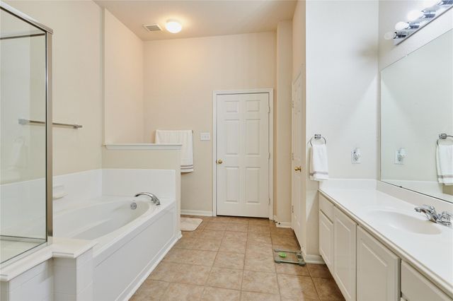 22 W Greenhill Terrace Place, The Woodlands, TX 77382