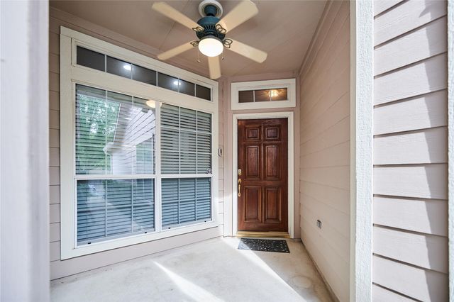 22 W Greenhill Terrace Place, The Woodlands, TX 77382