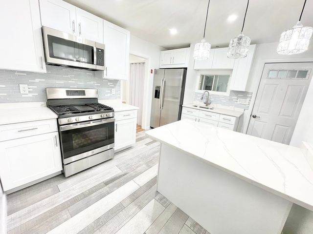 22 Clinton St 1, Mansfield, MA 02048