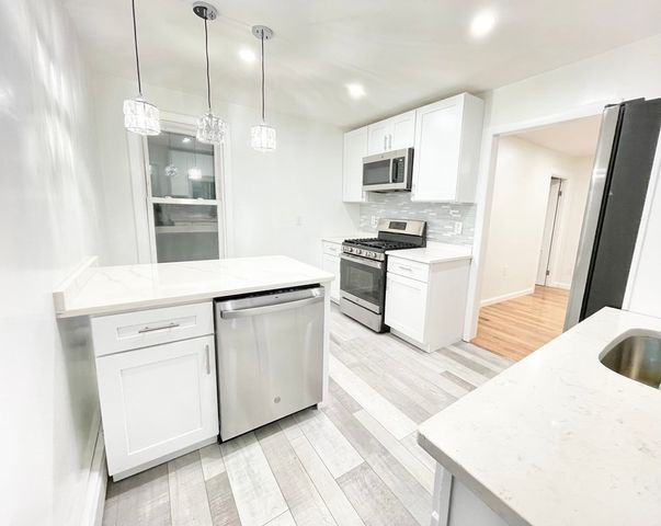 22 Clinton St 1, Mansfield, MA 02048