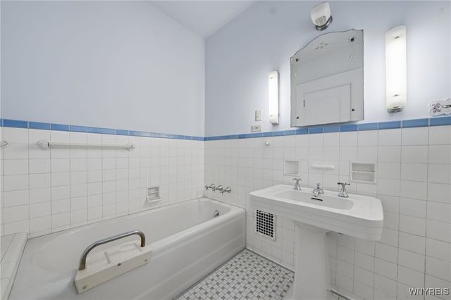 556 Lafayette Avenue, Buffalo, NY 14222