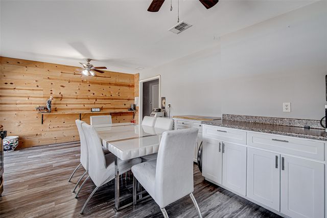 112 Robin Drive, Burleson, TX 76028