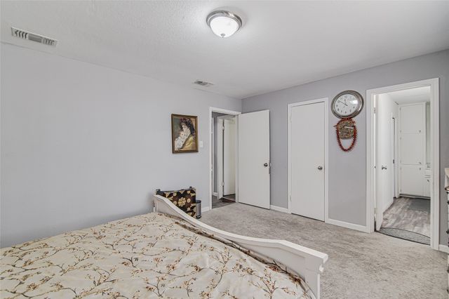 112 Robin Drive, Burleson, TX 76028