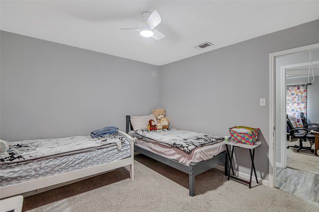 112 Robin Drive, Burleson, TX 76028