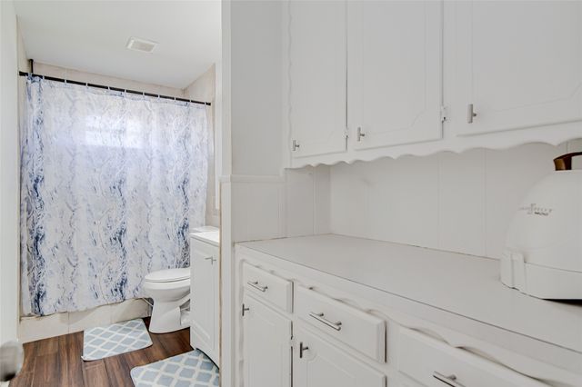 112 Robin Drive, Burleson, TX 76028