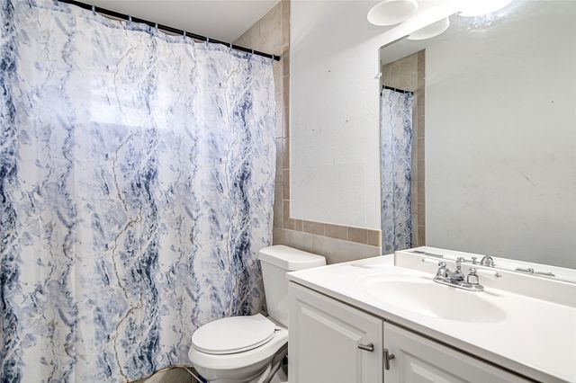 112 Robin Drive, Burleson, TX 76028