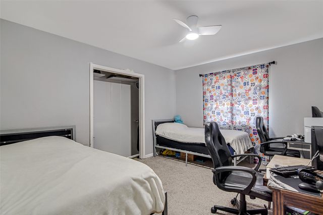 112 Robin Drive, Burleson, TX 76028