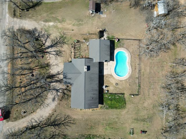 112 Robin Drive, Burleson, TX 76028