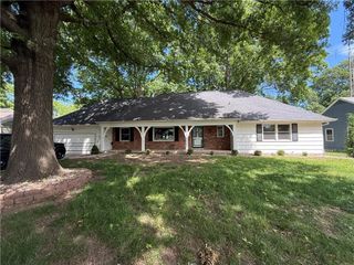 6910 W 101st Street, Overland Park, KS 66212