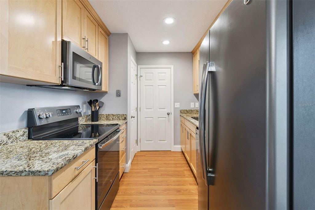 Image 11 of property listing at 2972 SLIPPERY ROCK AVENUE, Orlando, FL 32826