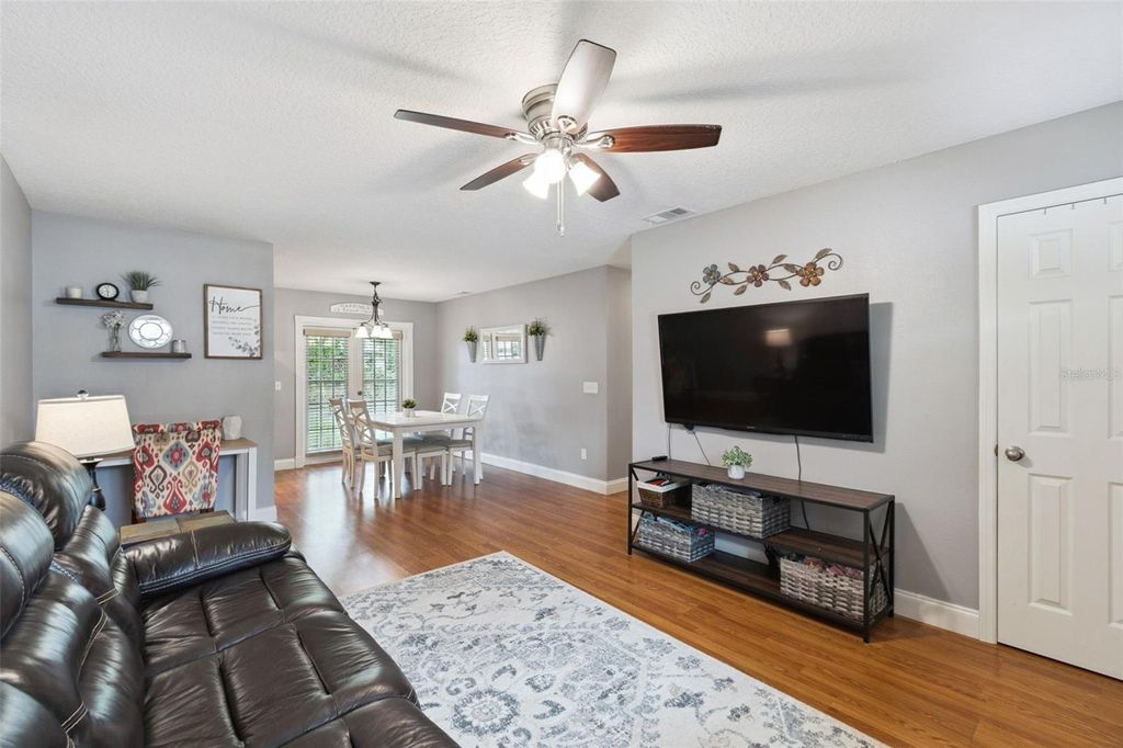 Image 4 of property listing at 2972 SLIPPERY ROCK AVENUE, Orlando, FL 32826