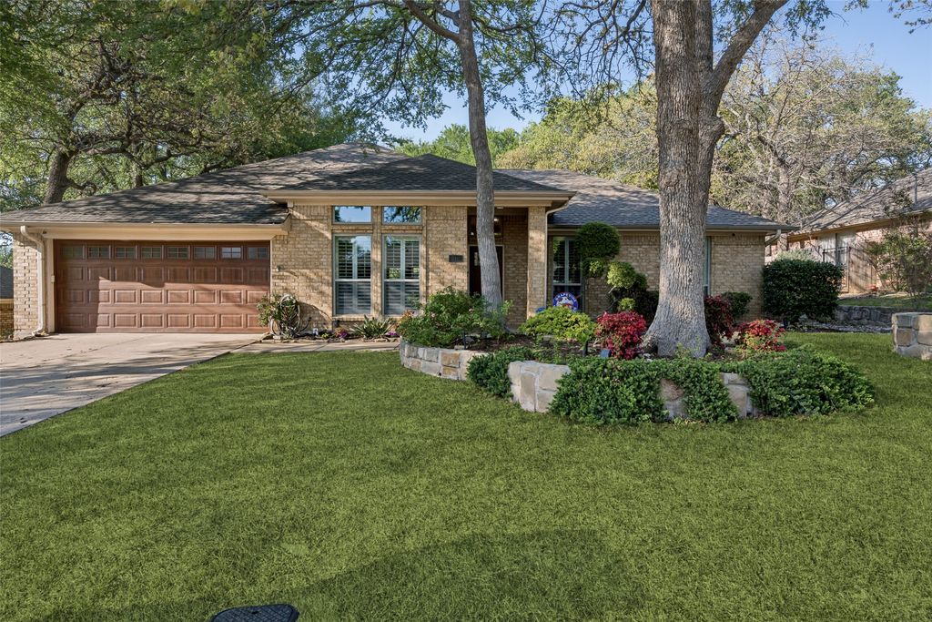 312 Marseille Drive, Hurst, TX 76054