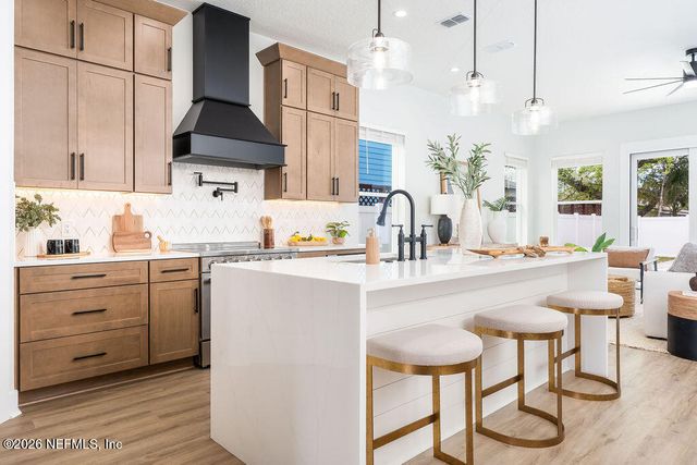 809 11TH Avenue S, Jacksonville Beach, FL 32250