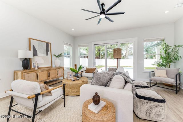 809 11TH Avenue S, Jacksonville Beach, FL 32250