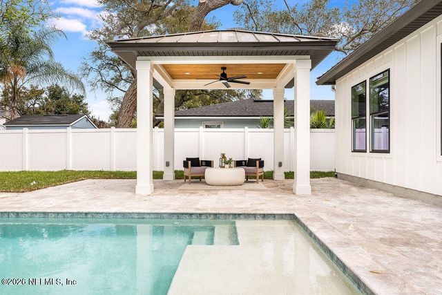 809 11TH Avenue S, Jacksonville Beach, FL 32250