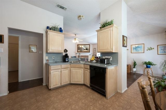 1825 Yorkshire Street, Fort Worth, TX 76134