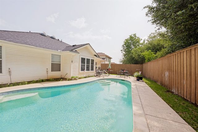 1825 Yorkshire Street, Fort Worth, TX 76134