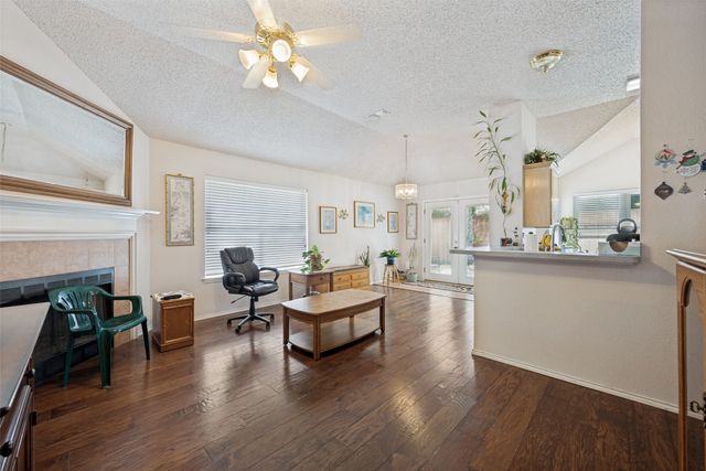 1825 Yorkshire Street, Fort Worth, TX 76134