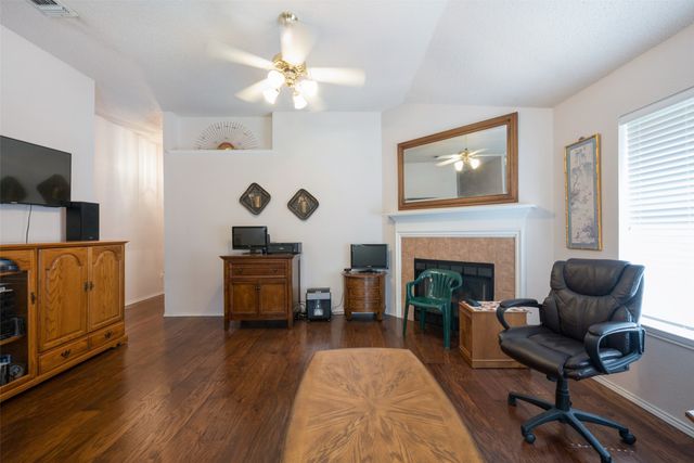 1825 Yorkshire Street, Fort Worth, TX 76134