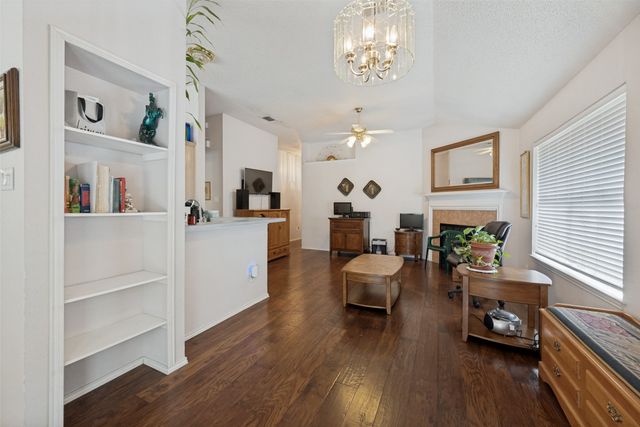 1825 Yorkshire Street, Fort Worth, TX 76134