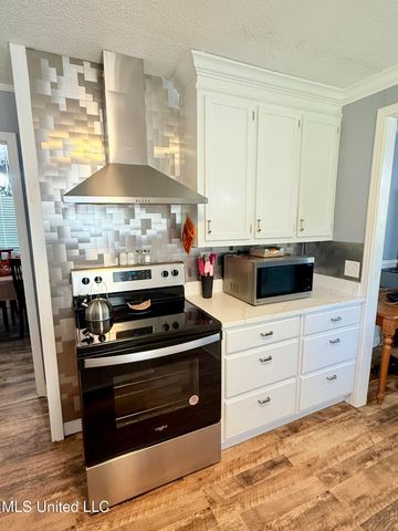 516 Chestnut Street, Grenada, MS 38901