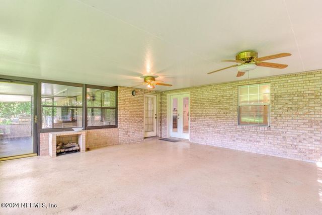 1242 KING JAMES Place, Jacksonville, FL 32218