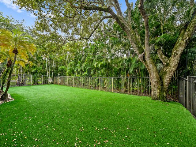 1207 Manor Drive S, Weston, FL 33326