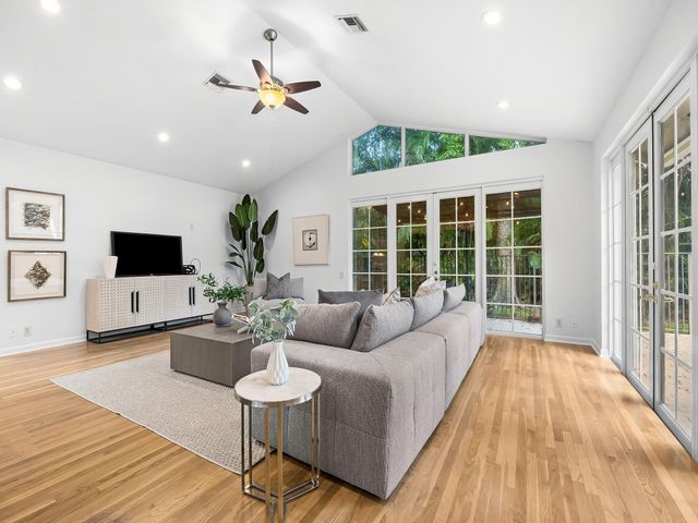 1207 Manor Drive S, Weston, FL 33326
