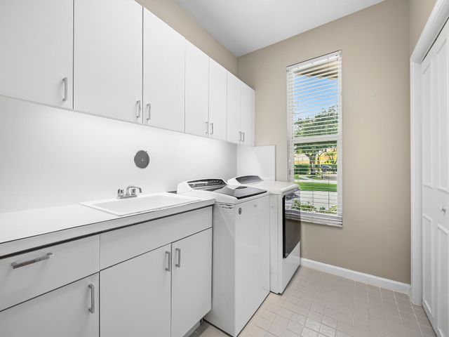 1207 Manor Drive S, Weston, FL 33326