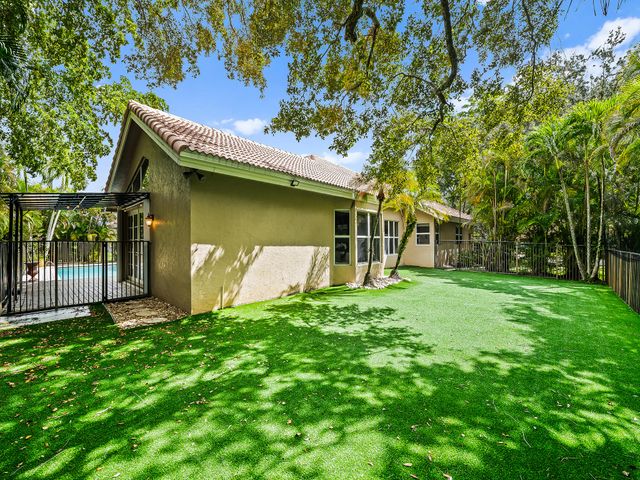 1207 Manor Drive S, Weston, FL 33326