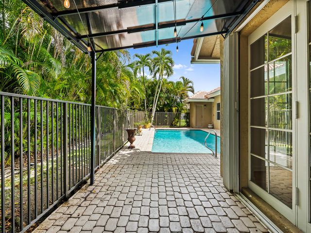 1207 Manor Drive S, Weston, FL 33326