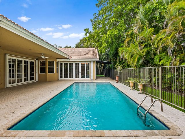 1207 Manor Drive S, Weston, FL 33326